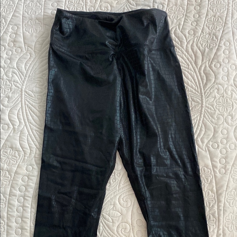 Black Crocodile Pattern Leggings